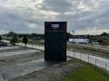 20ft zeecontainers gestapeld reclamezuil | CBOX Containers