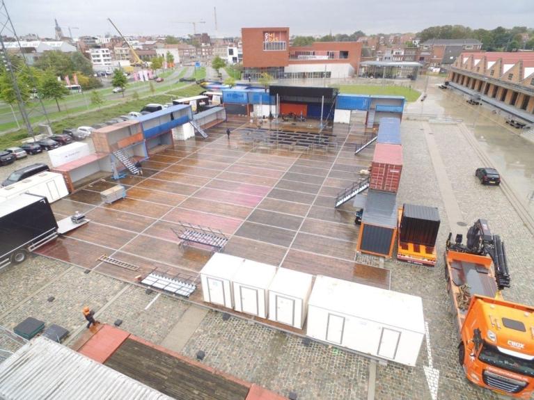 Opbouw containers coronaproof evenementen | CBOX Containers